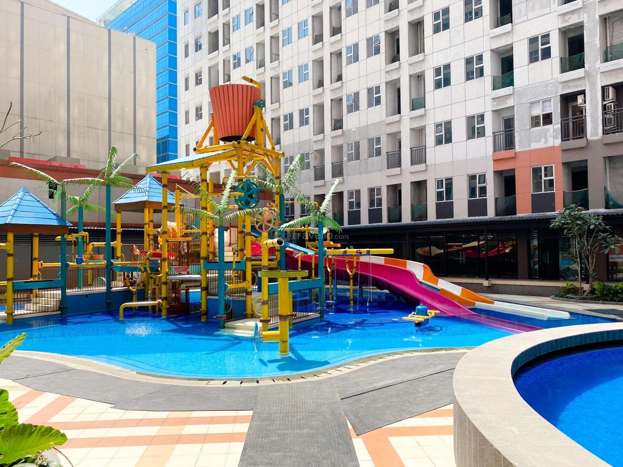 Modern Look And Homey At Transpark Juanda Timur By Travelio Apartemen Bekasi